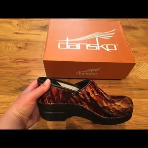 Women’s Dansko shoes